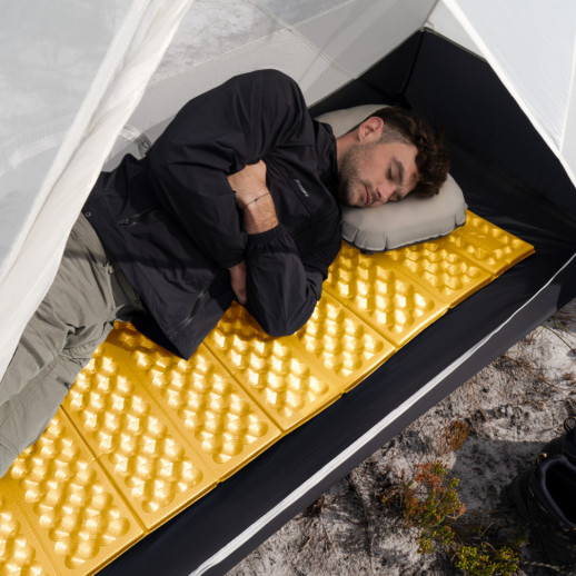 Килимок складний IXPE Naturehike CNK2550WS030, алюмінієва плівка, 18 мм, медово-золотий