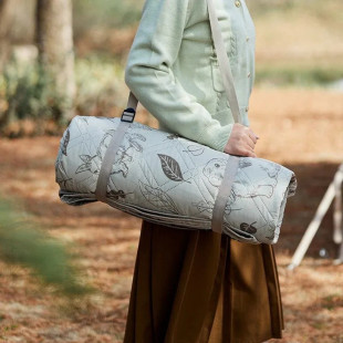 Коврик для пикника водостойкий Naturehike CNH22DZ025, 270x395 см, бежевый с принтом