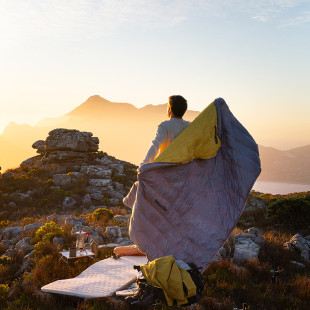 Спальник с натуральным пухом Naturehike CW400 NH18C400-D, р-р L, желто-серый