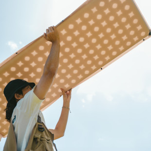 Матрас туристический с подушкой, самонадувающийся одноместный Naturehike CNK2550WS025, влагостойкий, 200х65х6 см, бежевый